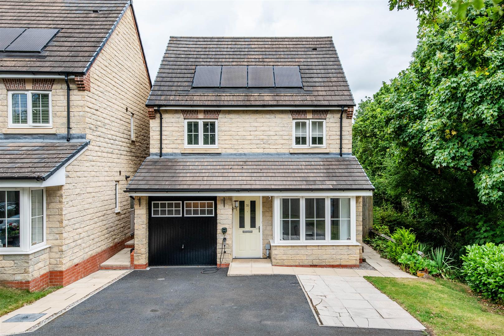 4 bed property in Oak Leaf Drive, Preston